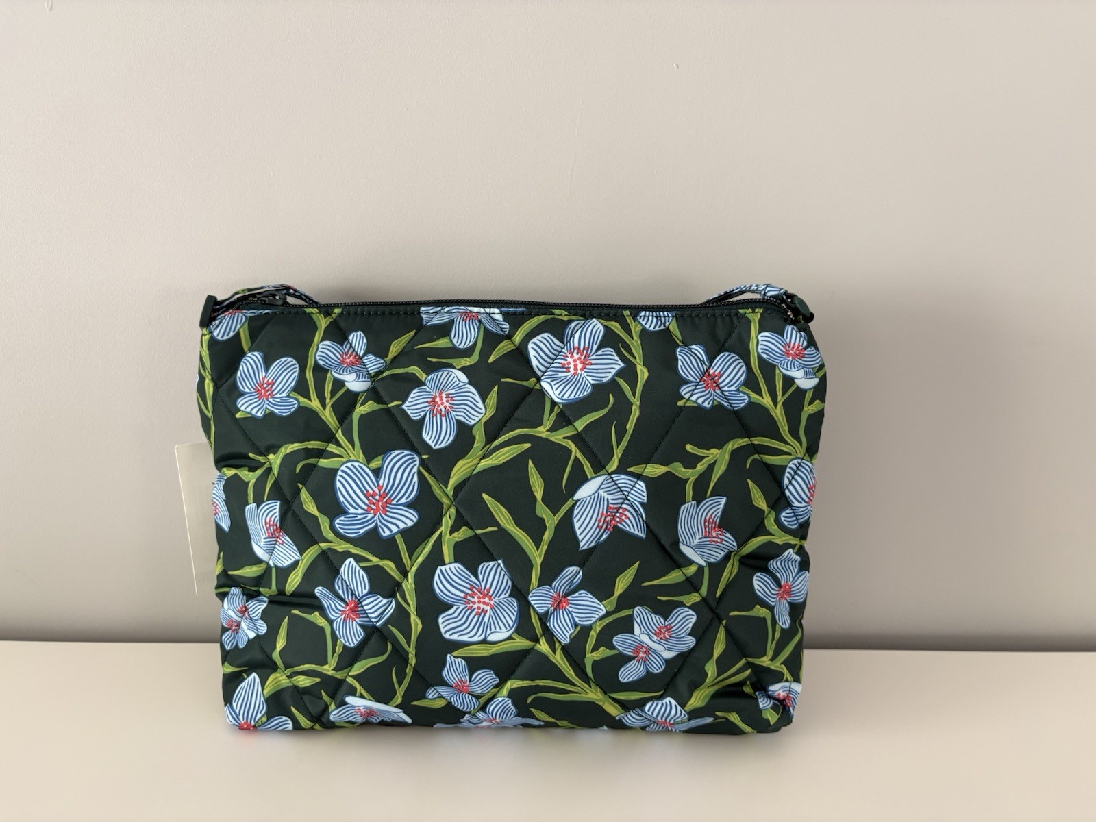 Vera Bradley NWT Large Hipster Crossbody in Ultralight CHARLOTTE STEMS Green