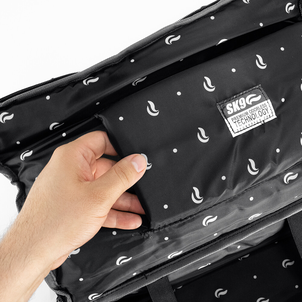 SKUNK Odor Smell Proof + Weatherproof Bag Carbon Lining-16″ DUFFLE TUBE – Black