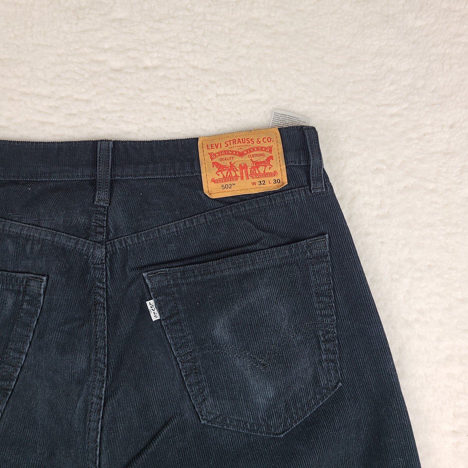 Levi’s 502 Pants Mens 32×30 Black Tapered Fit Corduroy