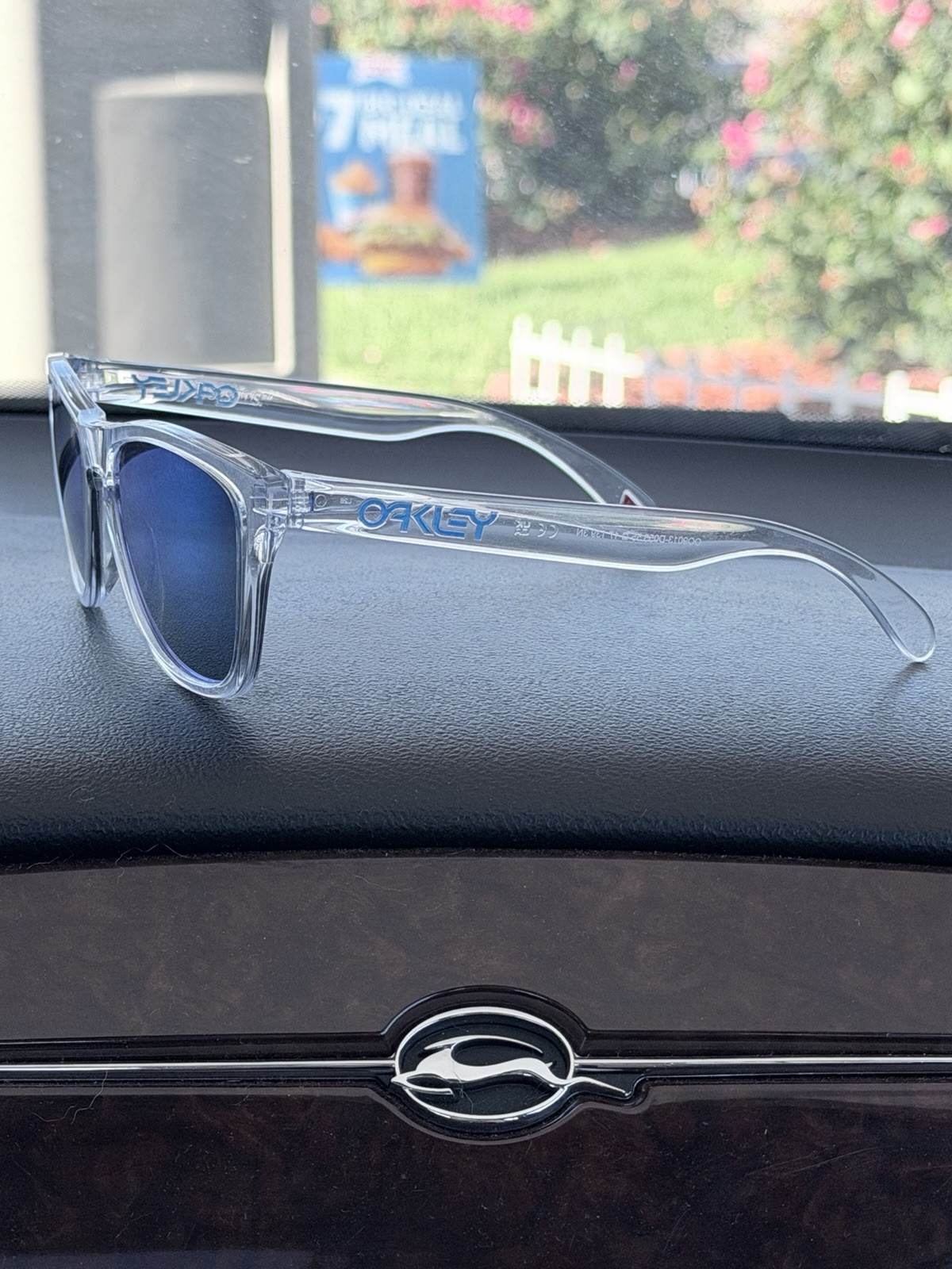 Oakley Frogskins Men’s Sunglasses Clear Plastic Frame Blue Tinted Lenses