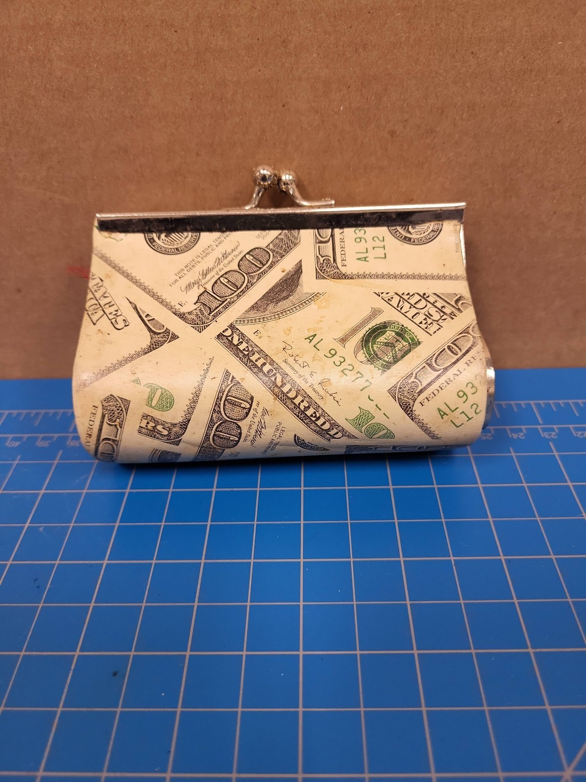 Vintage 100 Dollar Bill Print Coin Purse Kiss Lock Clasp Retro Novelty Red Linin