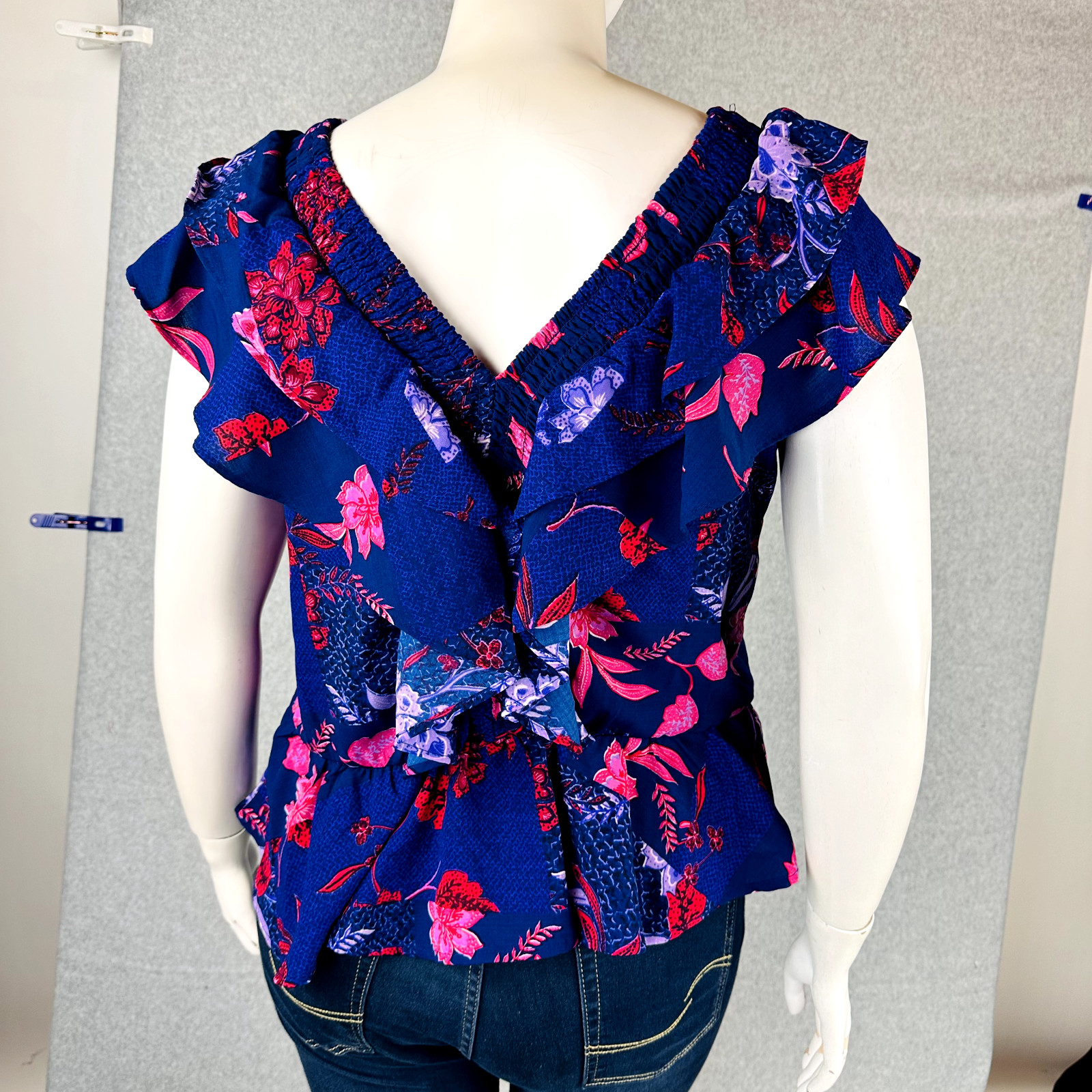 Sofia Jeans Womans Large Bouse Purple Floral Ruffle V-Neck Smocked