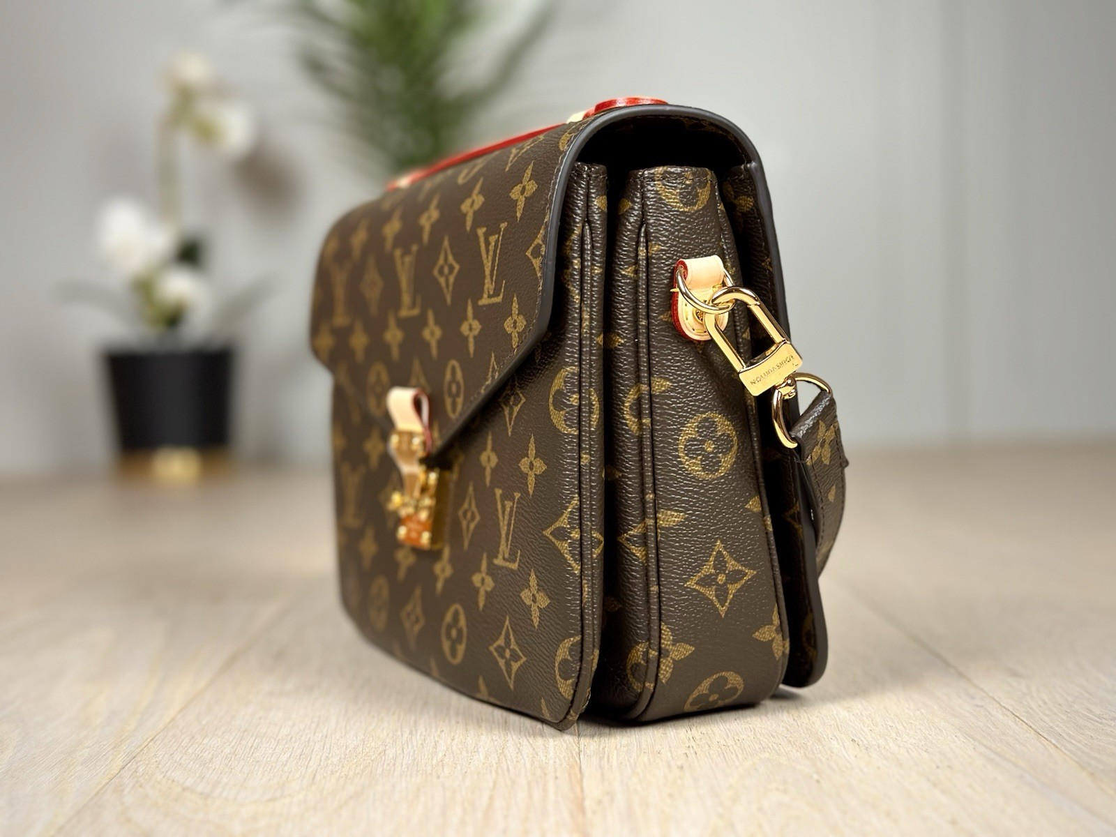 Authentic Louis Vuitton Pochette Métis– Excellent Condition