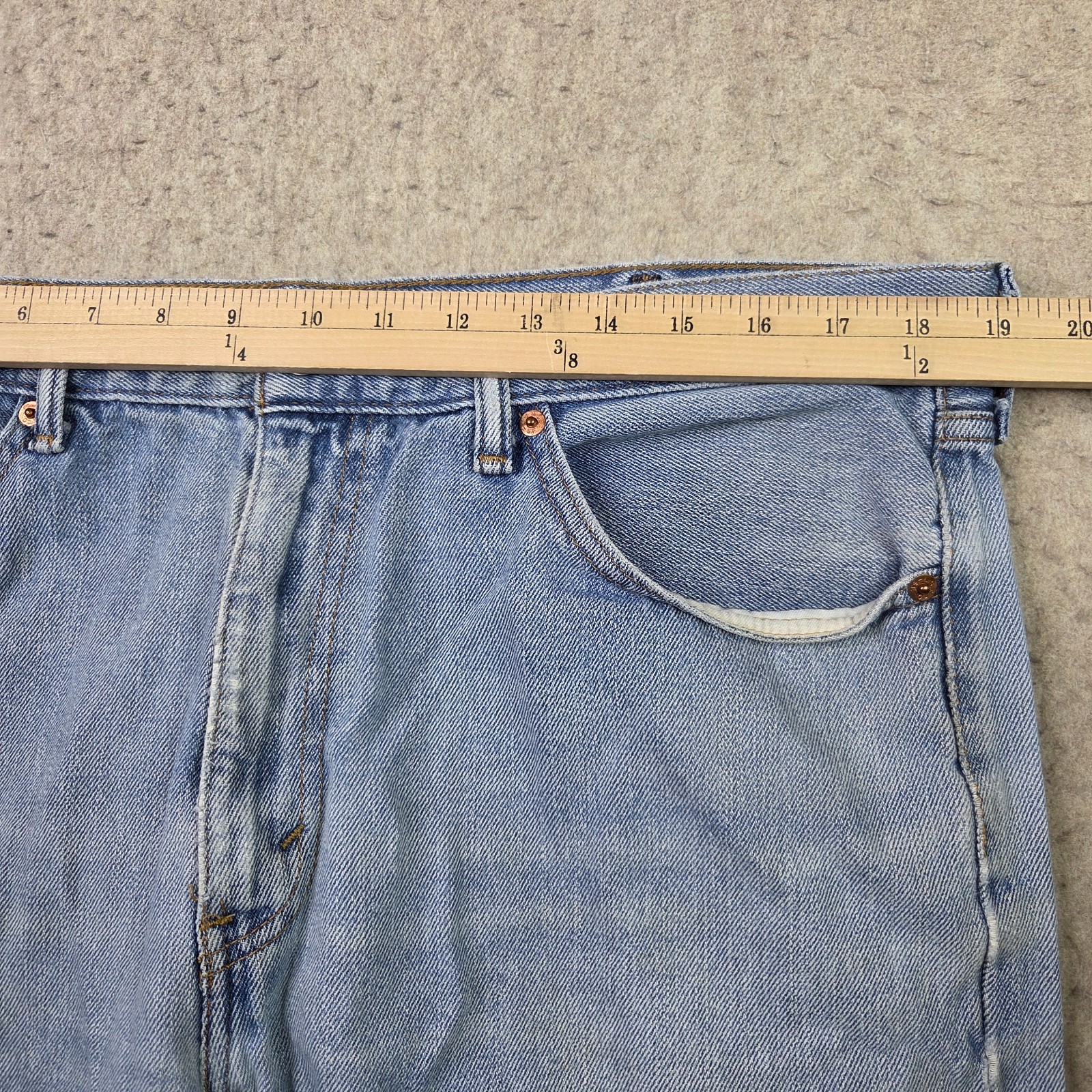 Levis 505 Mens Jeans 38×34 Blue Light Wash Denim Straight Fit Zip Fly 5-Pocket