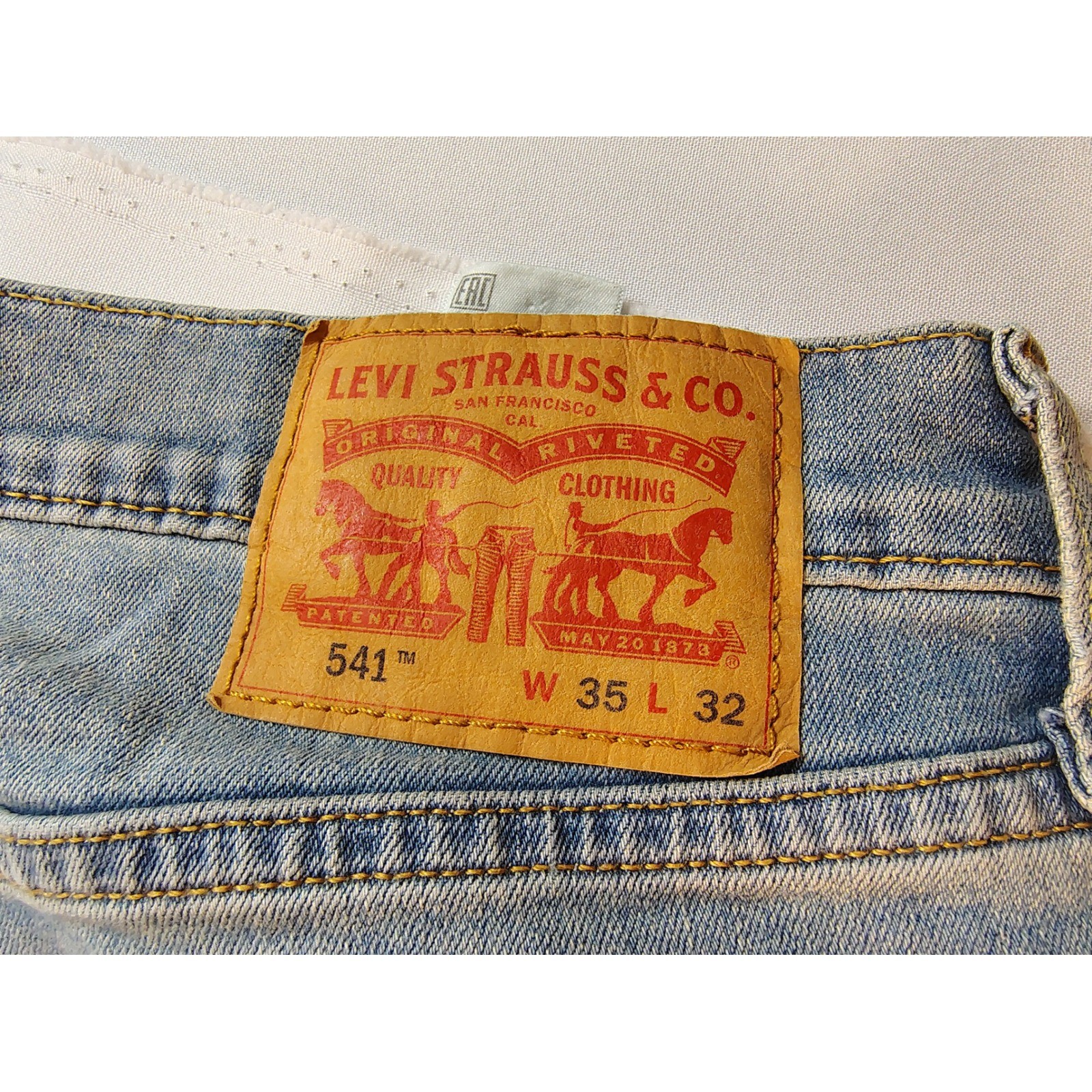 Levis 541 Athletic Taper Jeans Mens Size 35×32 Light Wash All Seasons Tech Blue