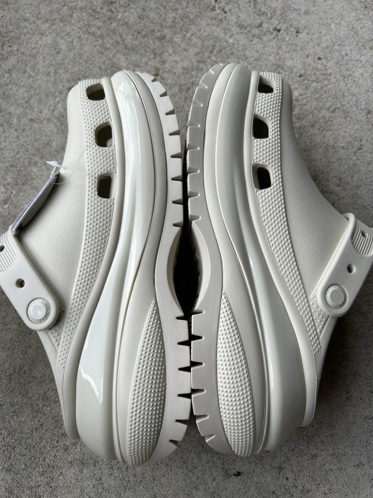 NWT Crocs Mega Crush Platform Clog Sandals Bone W 8 M 6