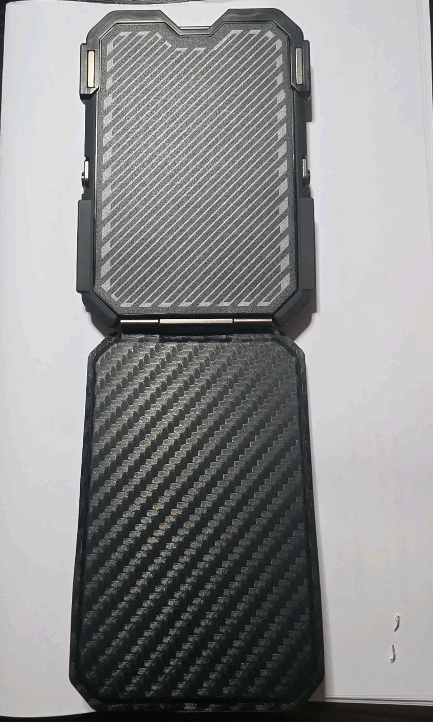 SUPCASE Minimalist Wallet – Durable Metal & Carbon Fiber Style
