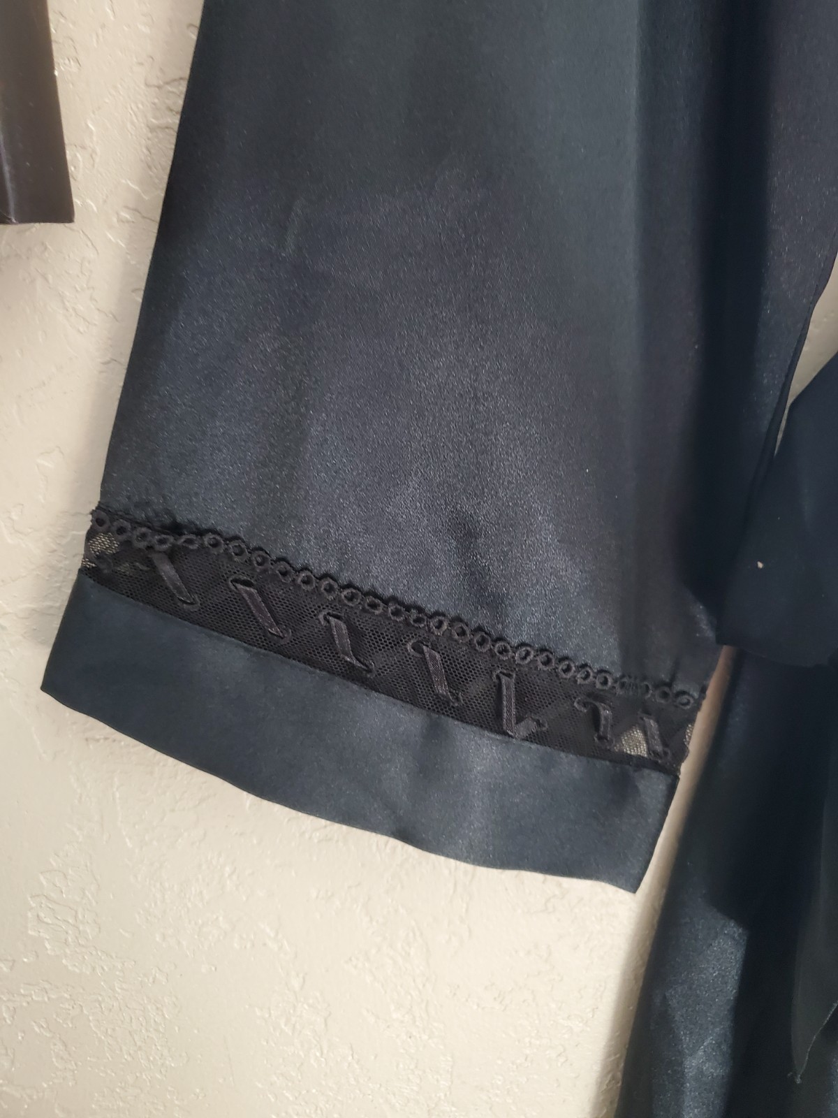 Morgan Taylor Black Satin Wrap Robe with Lace Trim L NWT