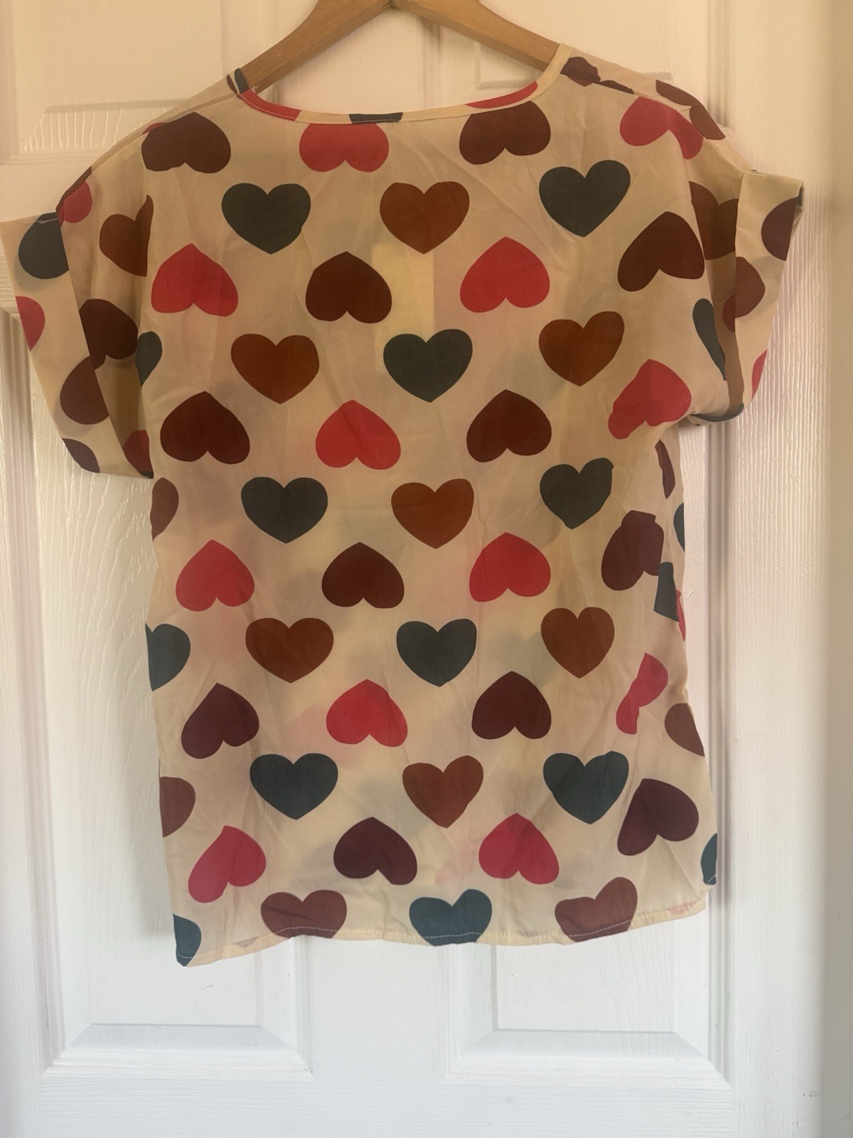 LIVAGIRL Beige Heart Print Satin Polyester Round Neck Cap Sleeve Blouse Size L