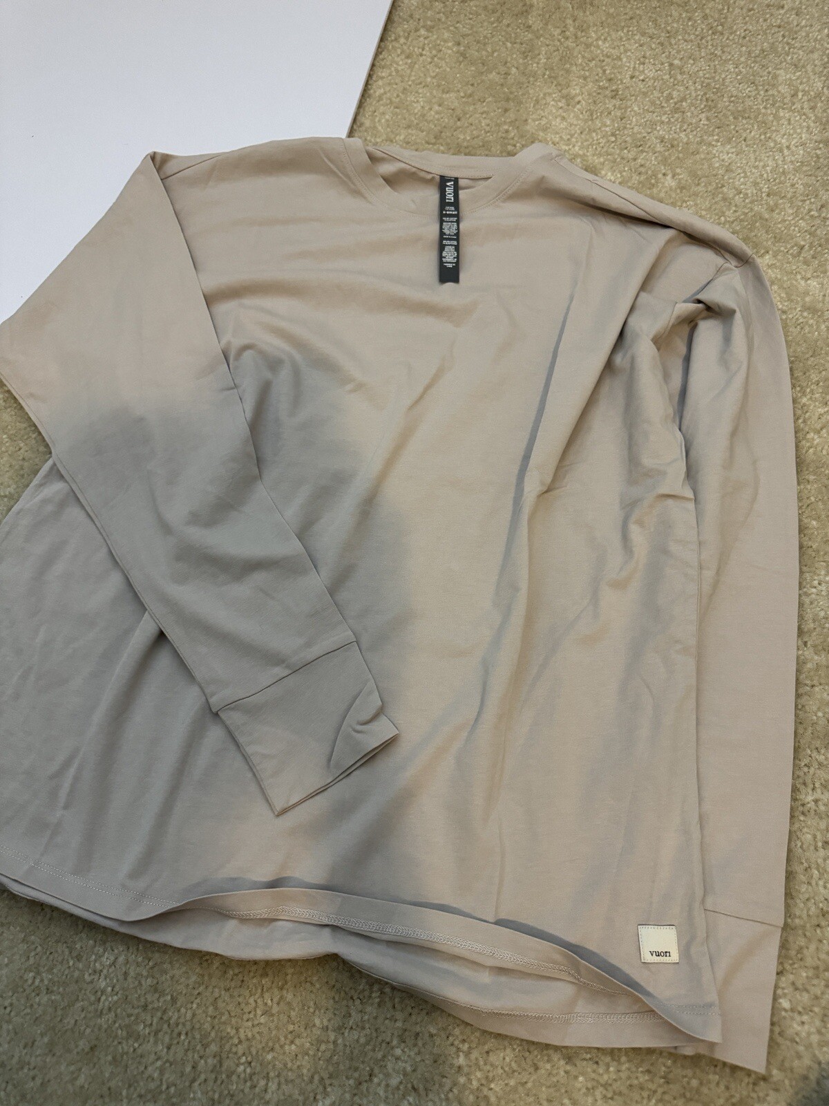 Vuori Long-Sleeve Feather Tee size M Women Top