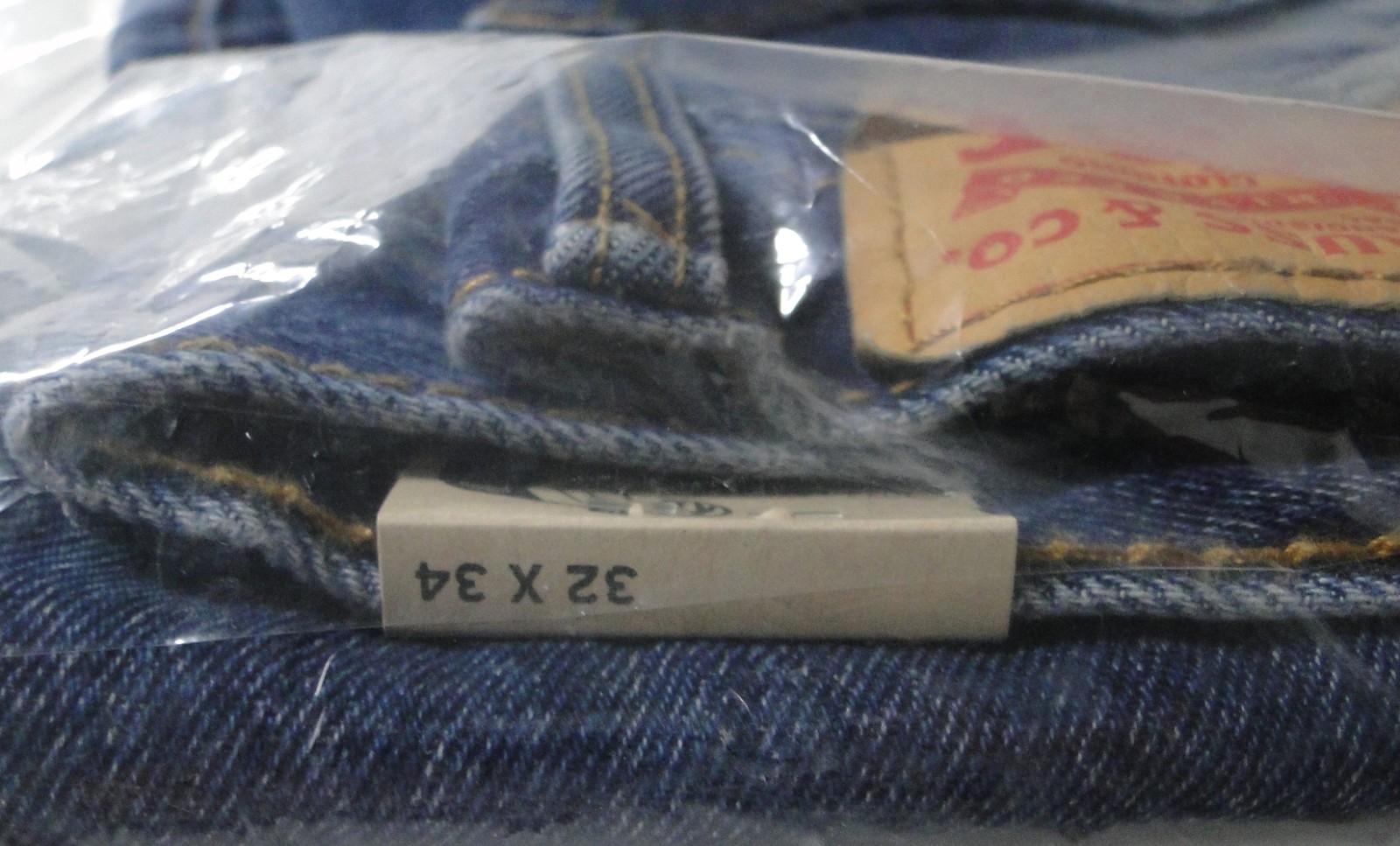 Levi Men’s 505 32W X 34L Regular Fit Jeans, Dark Stonewash, NEW SEALED !