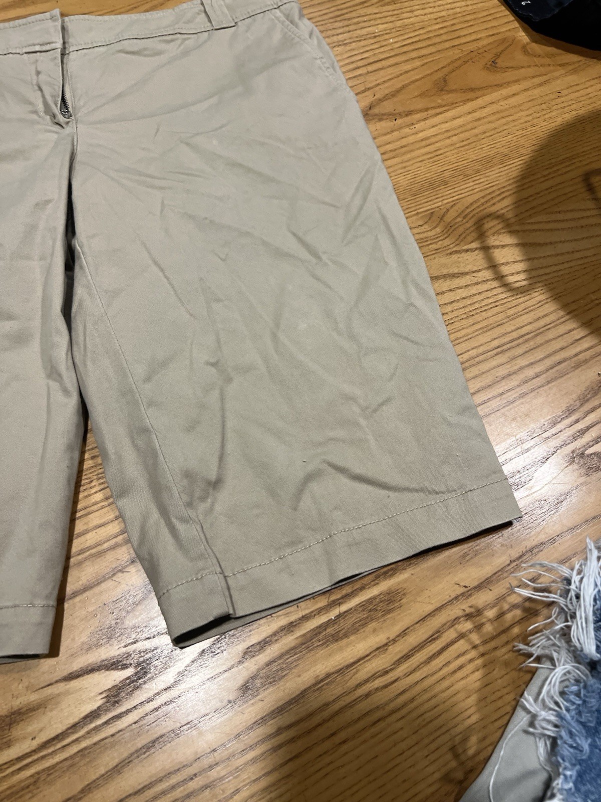 Women’s New York & Company Beige Shorts Size 4 W30” Length 22” Inseam 13”