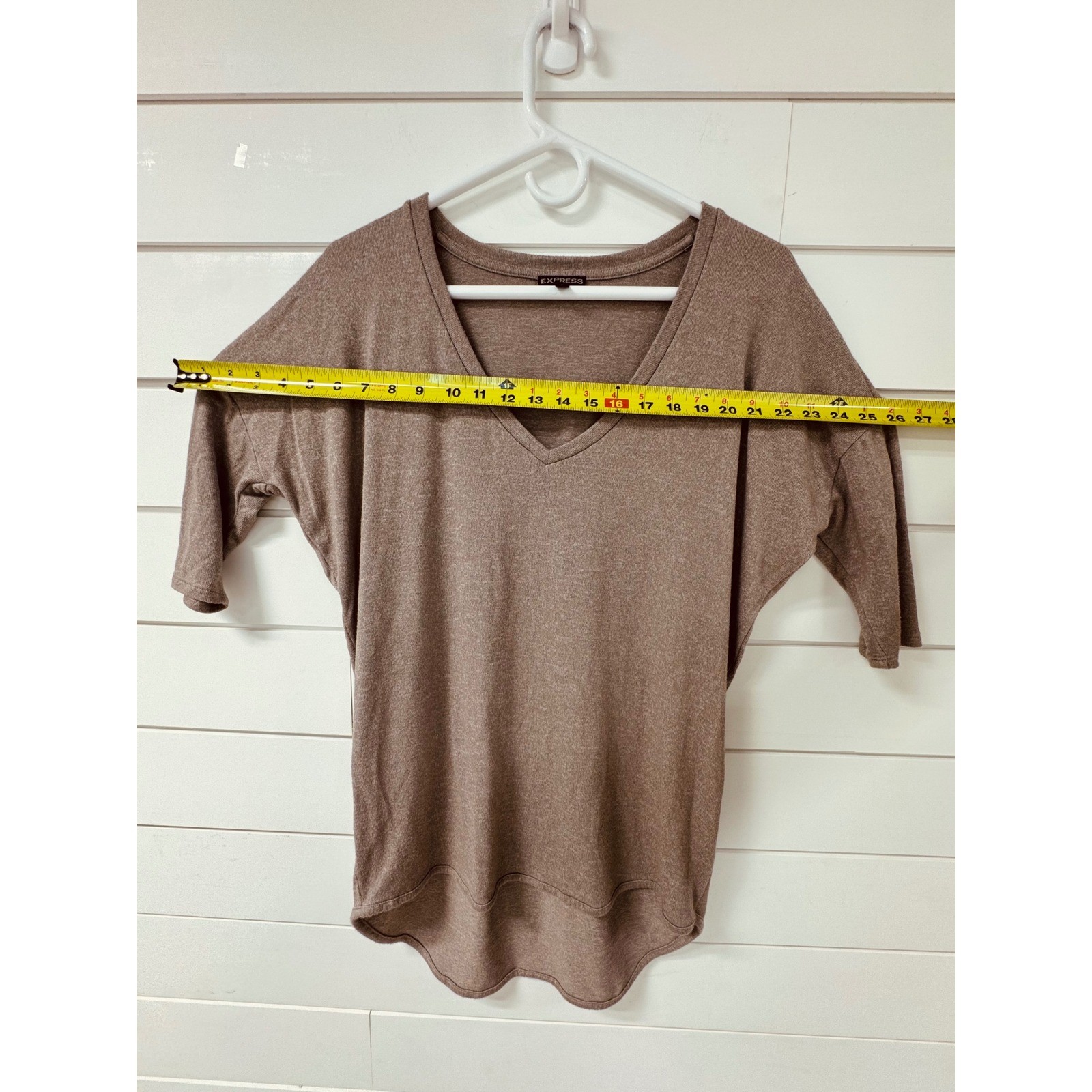 Express Womens Taupe Marl V-Neck Dolman Sleeve High-Low Hem Knit Top Size M
