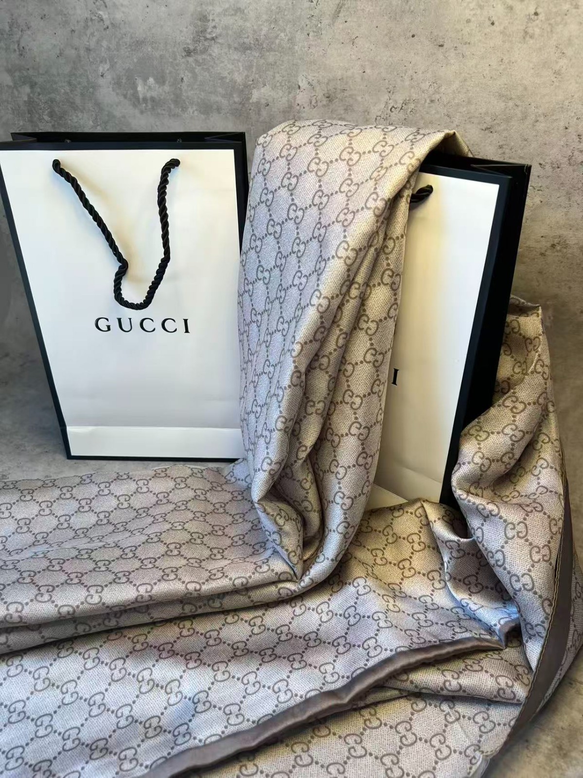 GUCCI SCARF SHAWL AUTHENTIC 100% SILK BEIGE BROWN CLASSIC LOGO LIGHT WEIGHT