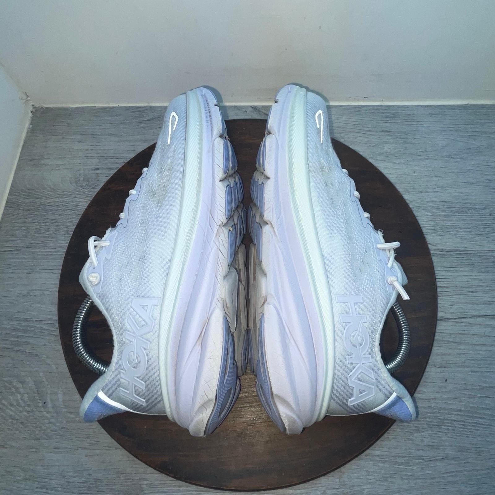 Hoka One One Clifton 9 1127896-EHR Sneaker Women’s Size 9B Lilac Running Shoes