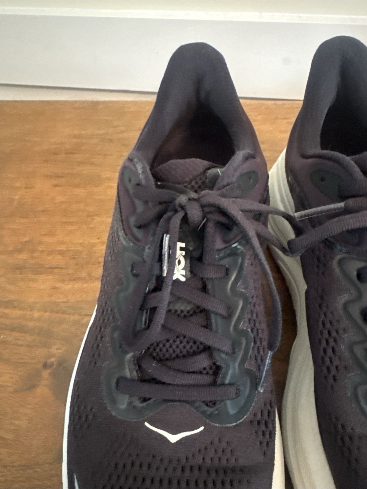 Hoka One One Bondi 9 BWHT White Black Running Shoes Sneakers Women’s Size 11B
