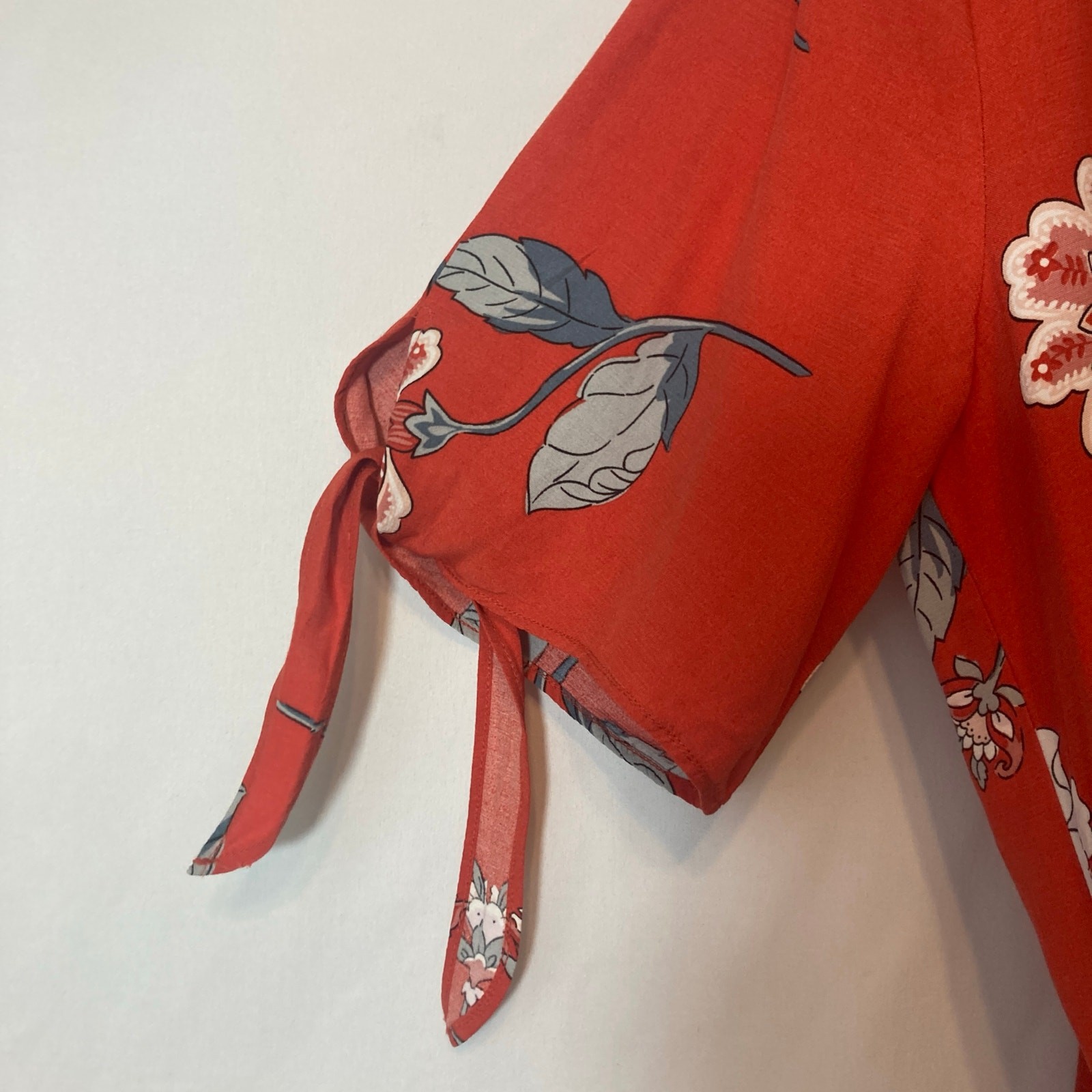 Loft Red Floral Tie Short Sleeves Waist Crossover V-Neck Blouse Top Medium