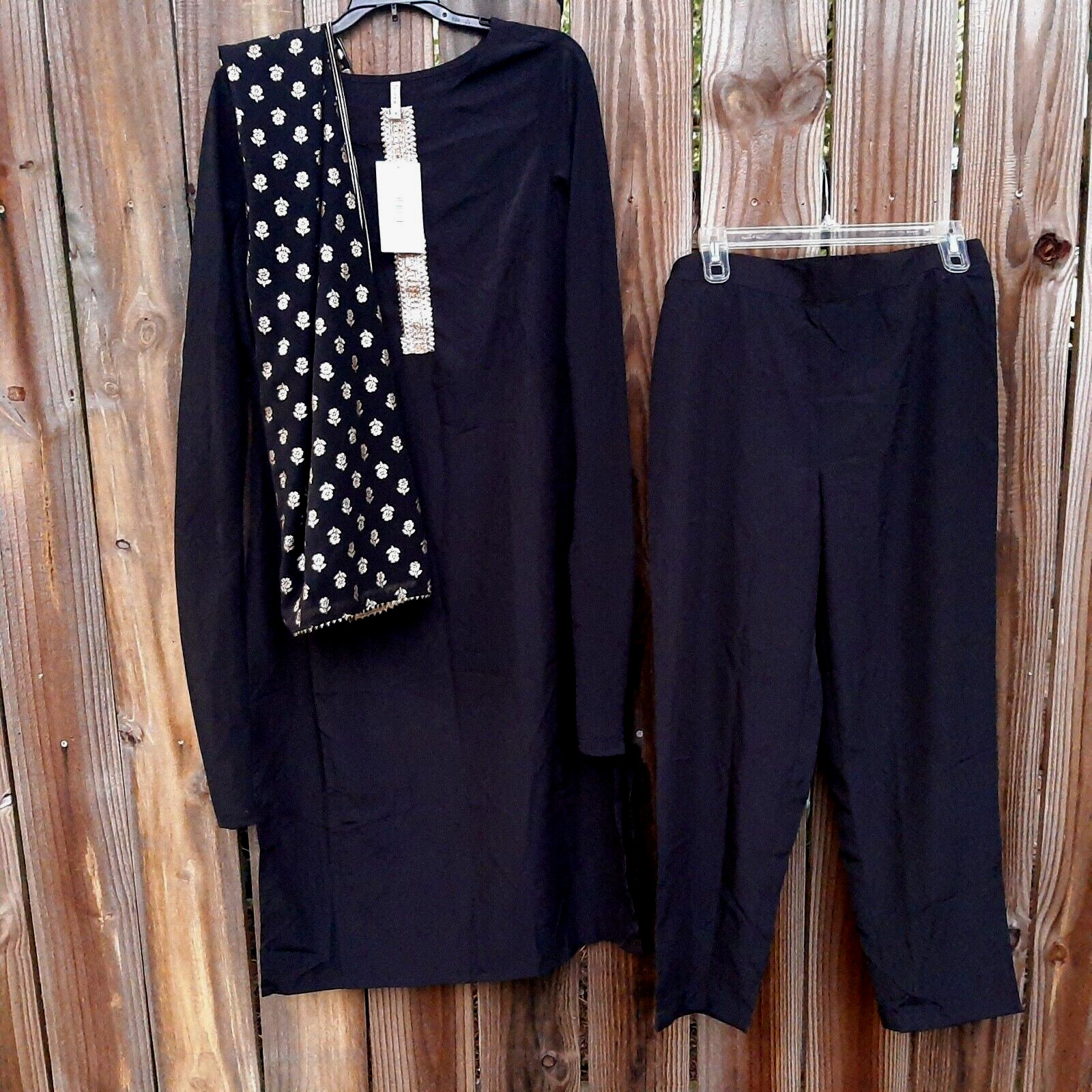 Fiorra Black Poly Crepe Sraight Kurta w/ Pant & 2 Dupatta Set M Black , Gold