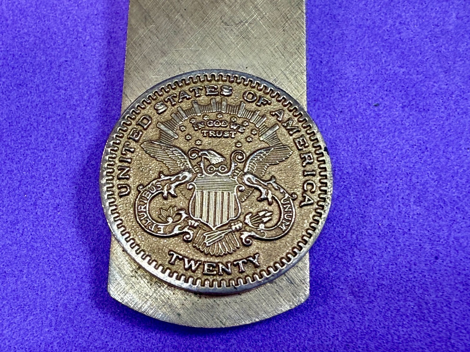 United States of America $20 Novelty Coin – Vintage Gold Tone Money Clip