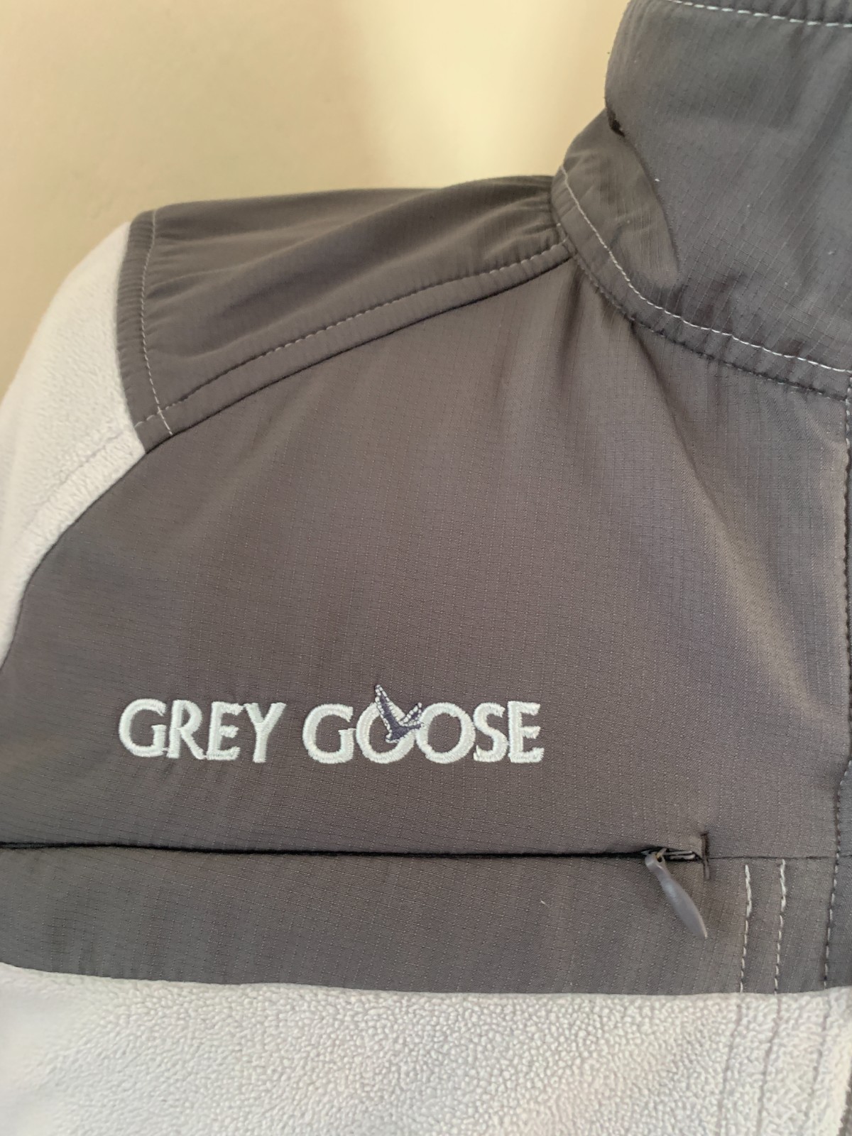 Grey Goose Vodka Men’s 2 Tone Gray 1/4 Zip Fleece Swear Bird Logo Size Large