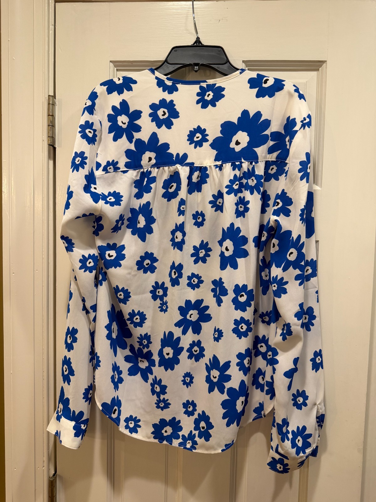 cabi Florist Blouse Button Front MEDIUM Blue & White Floral, Long Sleeves