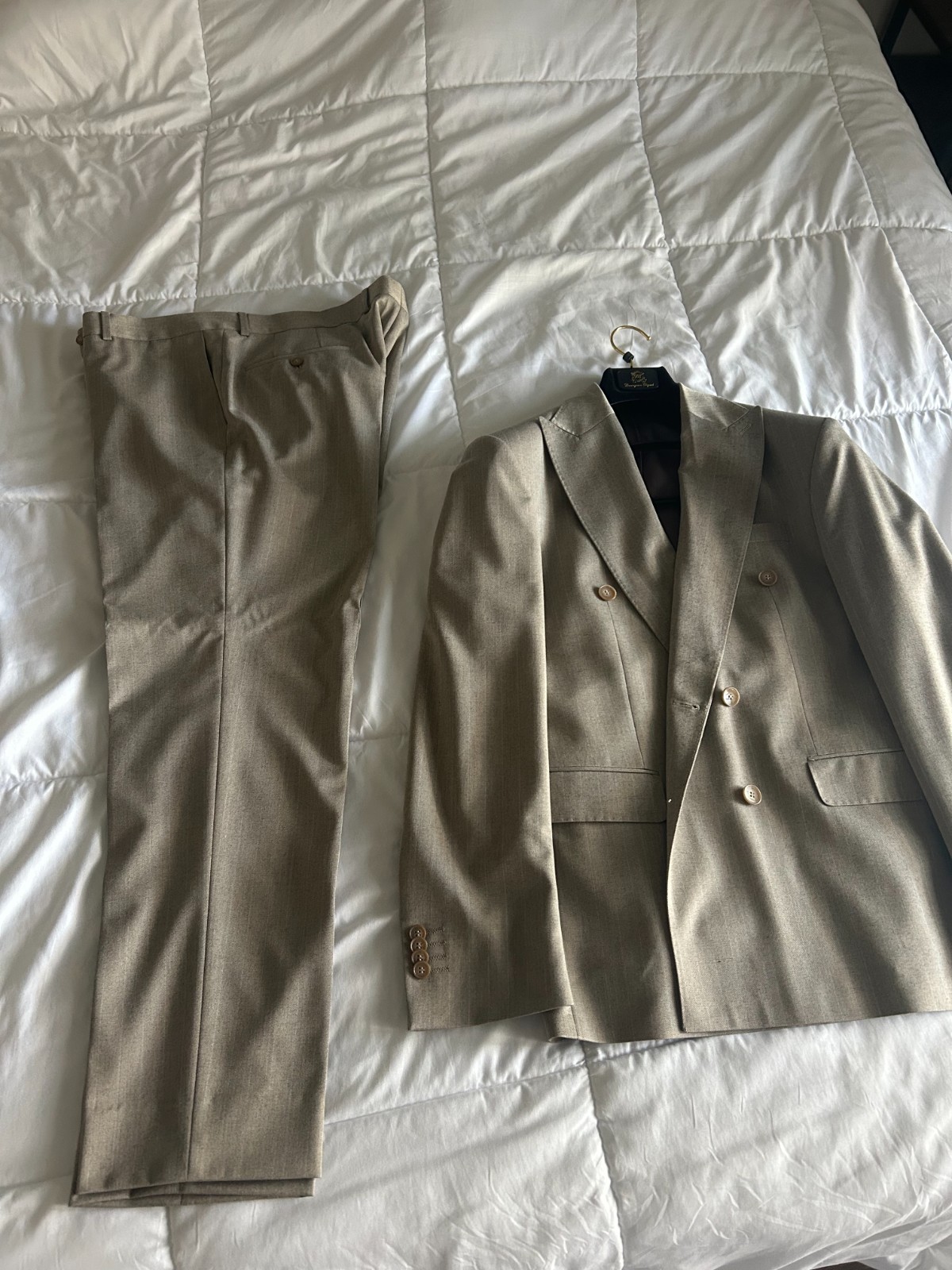 italian suit made in italy. New. Peak Lapel. Vented. Double Breasted. TAN