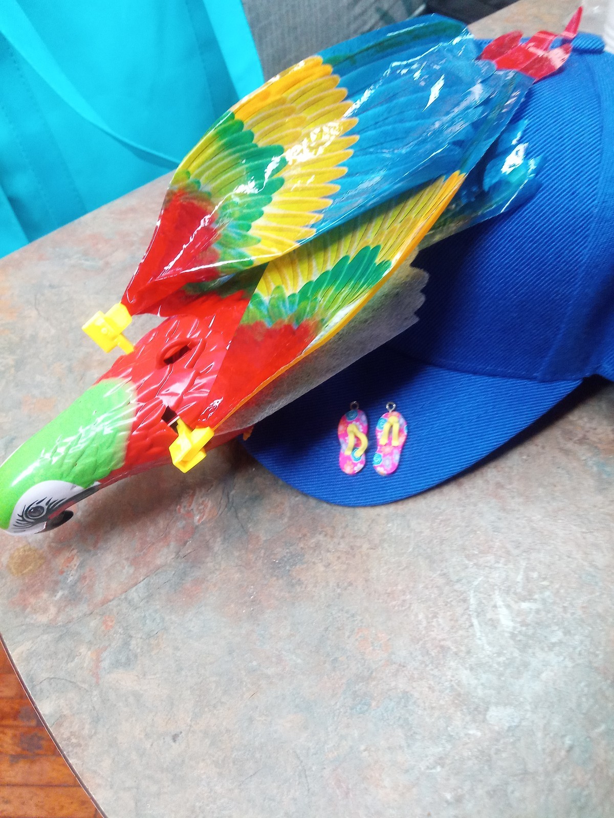 Parrot Head Hat 3D flapping wing bird with light up eyes & sound Jimmy