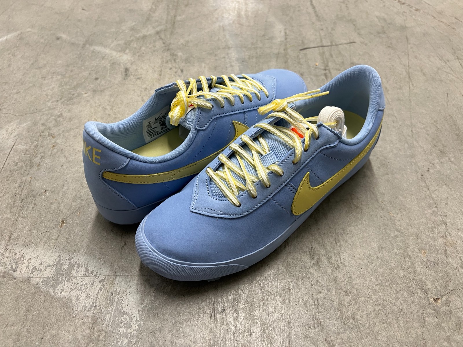 Nike Astrograbber QS Men’s Aluminum Soft Yellow IH2341 400 – New