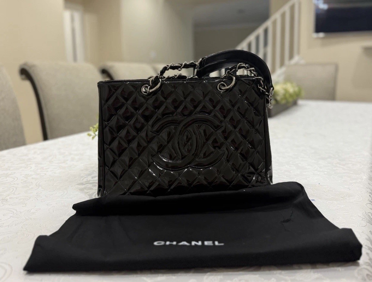 💎✨CHANEL Entrupy Authenticated 💎✨ Black Patent Leather Quilted CC Tote Bag