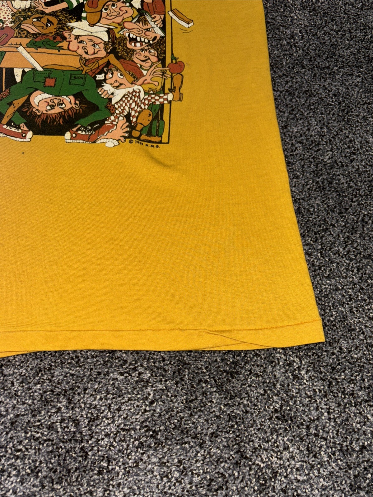 Vintage 1981 Crowded Classrooms School Cartoon Humor Very Rare M/L Yellow