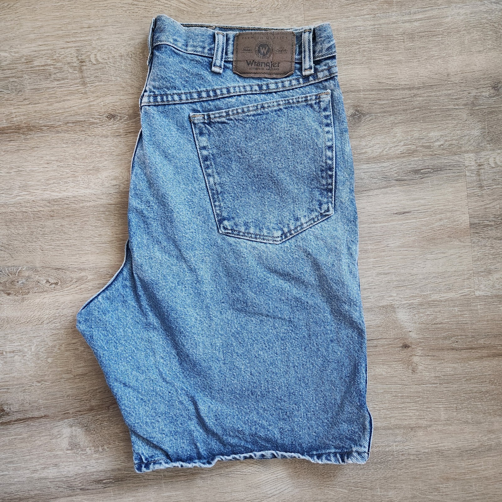 Vintage Wrangler Denim Shorts Mens 36 High Rise 9” Inseam Light Wash