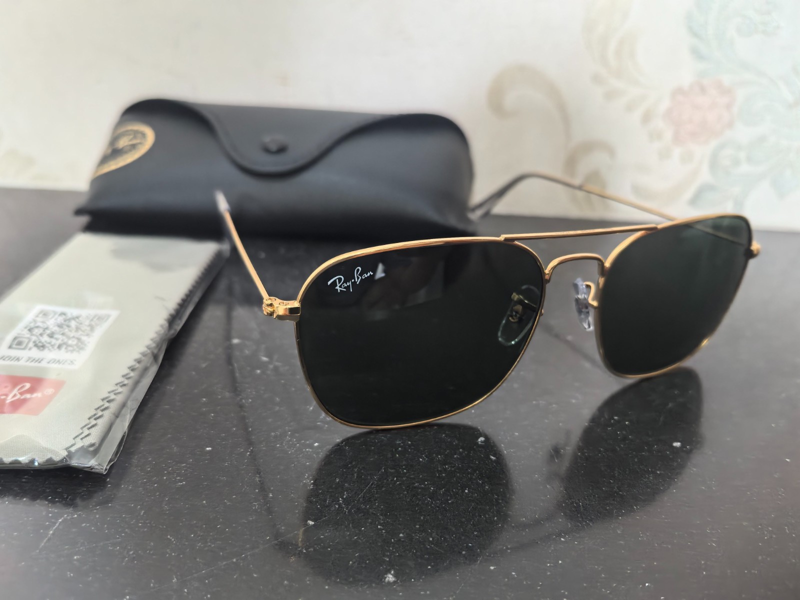 Ray-Ban RB3136 001 Caravan Gold Frame G-15 Green Lenses Sunglasses