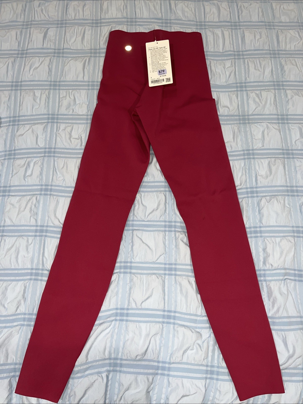 Women’s LULULEMON Magenta Smoke Color Size 4 28in Inseam NWT