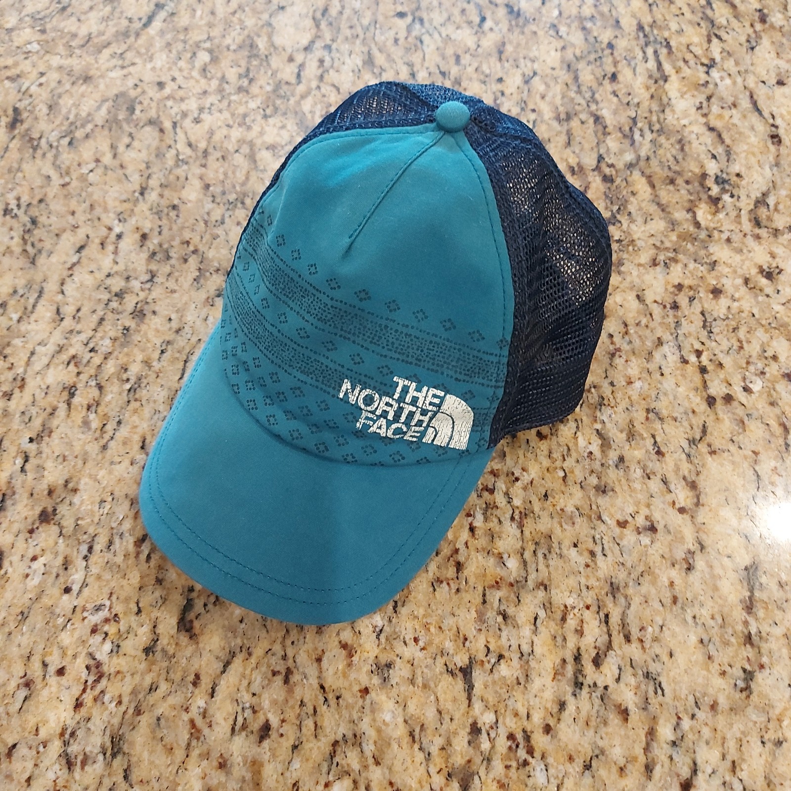 The North Face Unisex Lo Pro Trucker Urban w/Logo & Design on Front Snapback