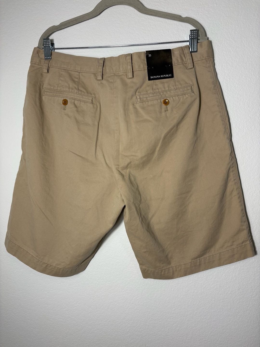 Banana Republic Men’s 9″ Core Temp Chino Shorts – Size 35 Khaki Tan