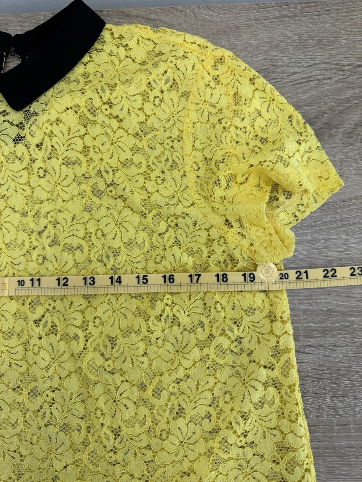 ZARA Vibrant Yellow Lace Shirt With Demure Black Peter Pan Collar Size XL