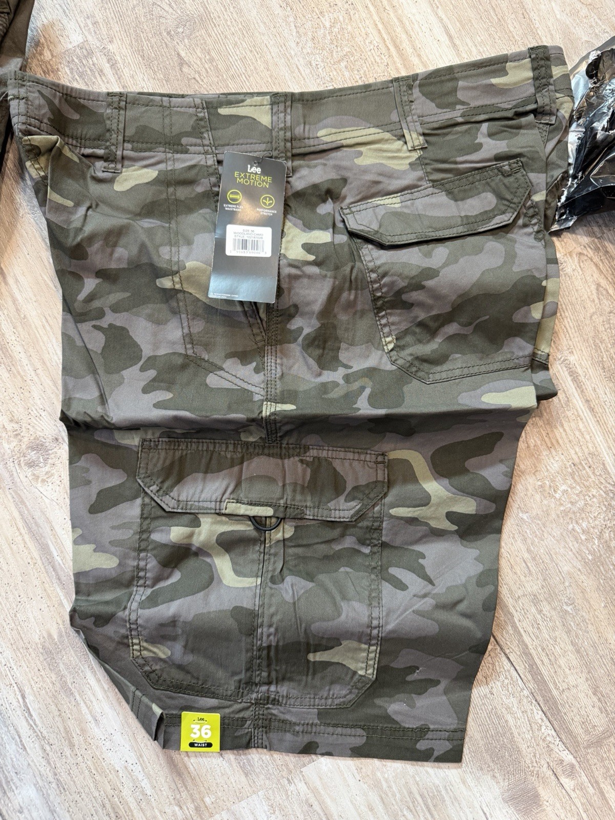 Lee Extreme Motion Woodland Camo Size 36 Cargo Shorts