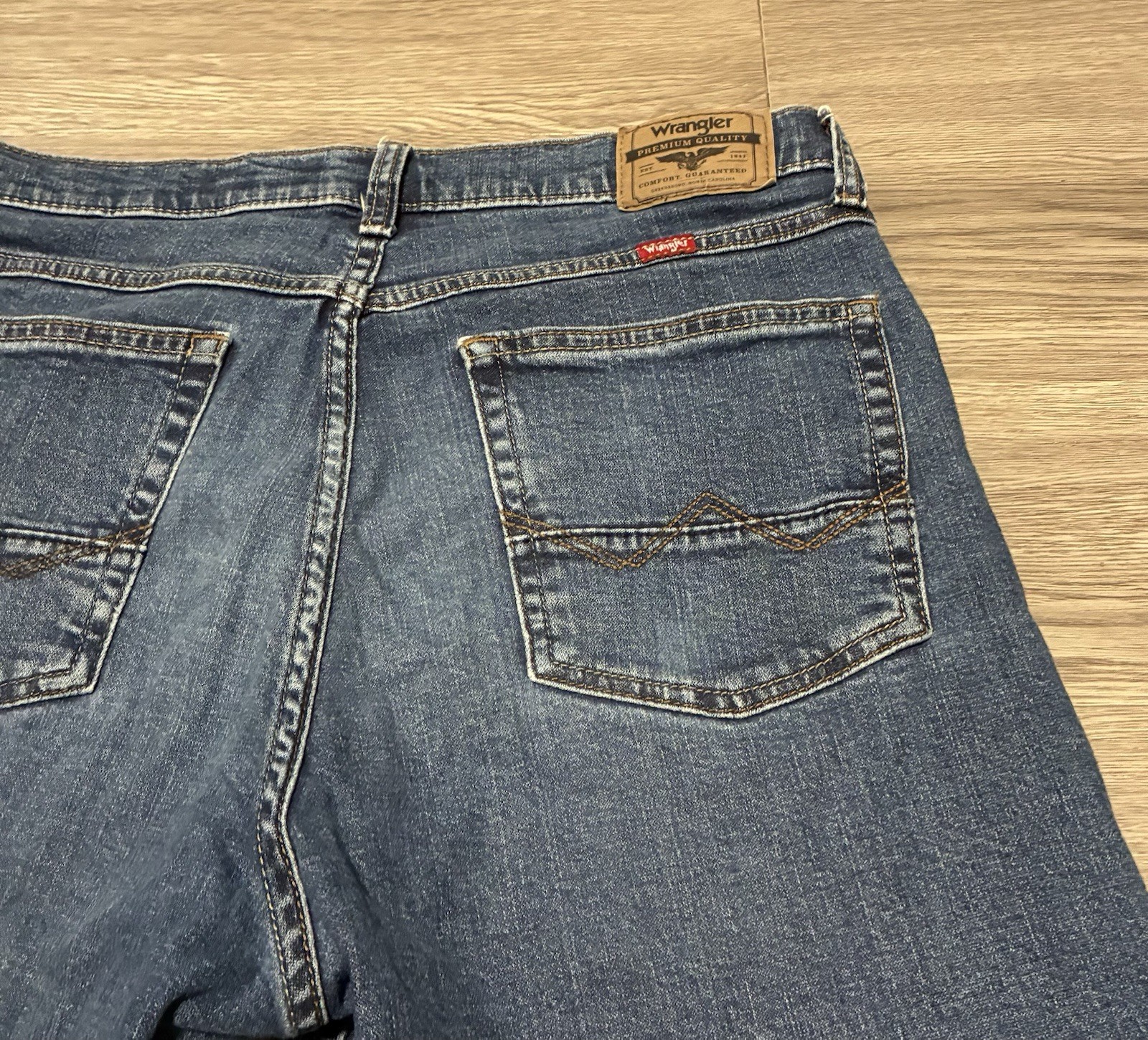 Wrangler Relaxed Boot Jeans Men’s 32×30 Blue Medium Wash Bootcut Relaxed Fit