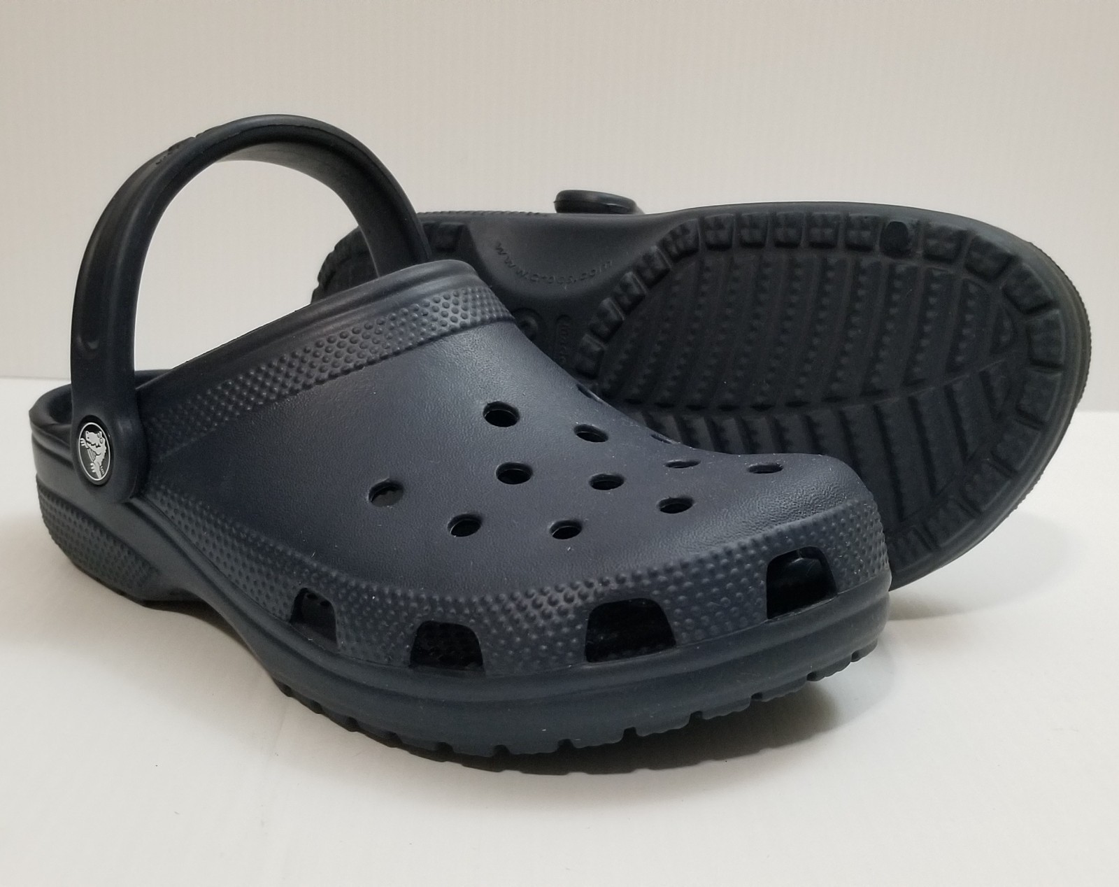 Crocs Unisex Navy Blue Classic Clogs Sandals Sz Men 4 Women 6 Slip On Water Shoe