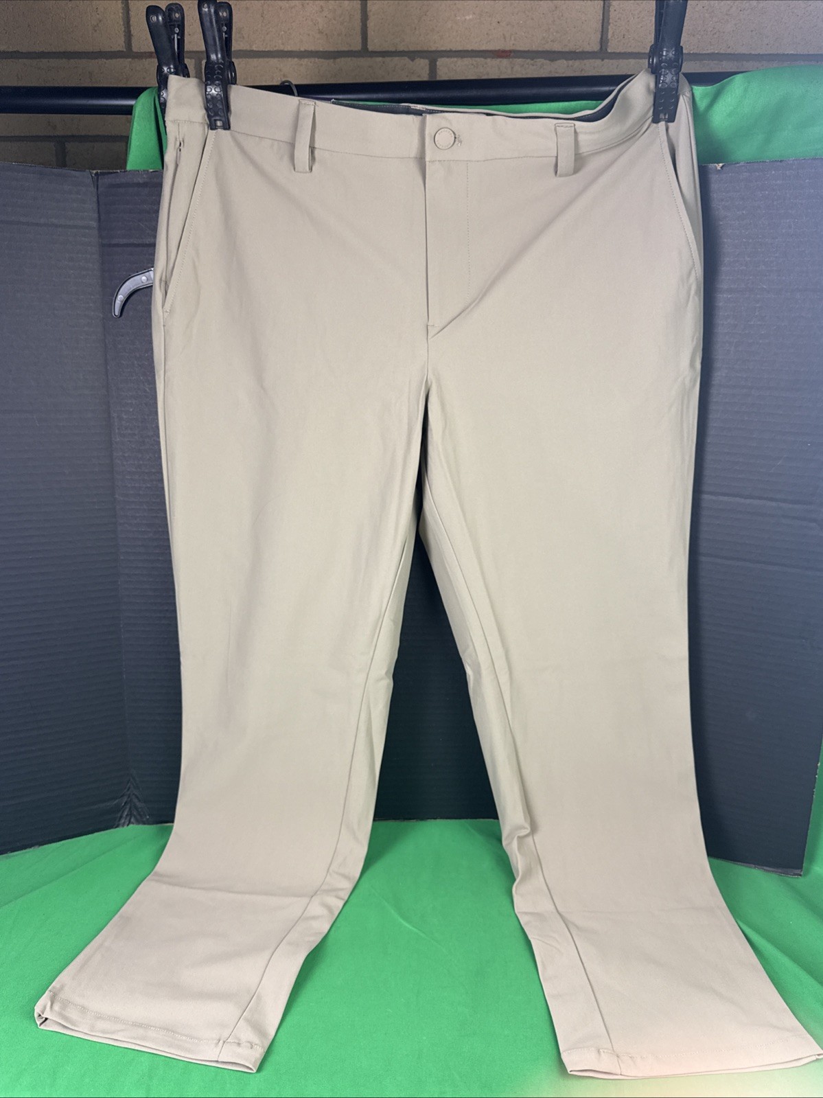 Dockers Men’s Tech Chino Pants Size 40 x 30 Khaki