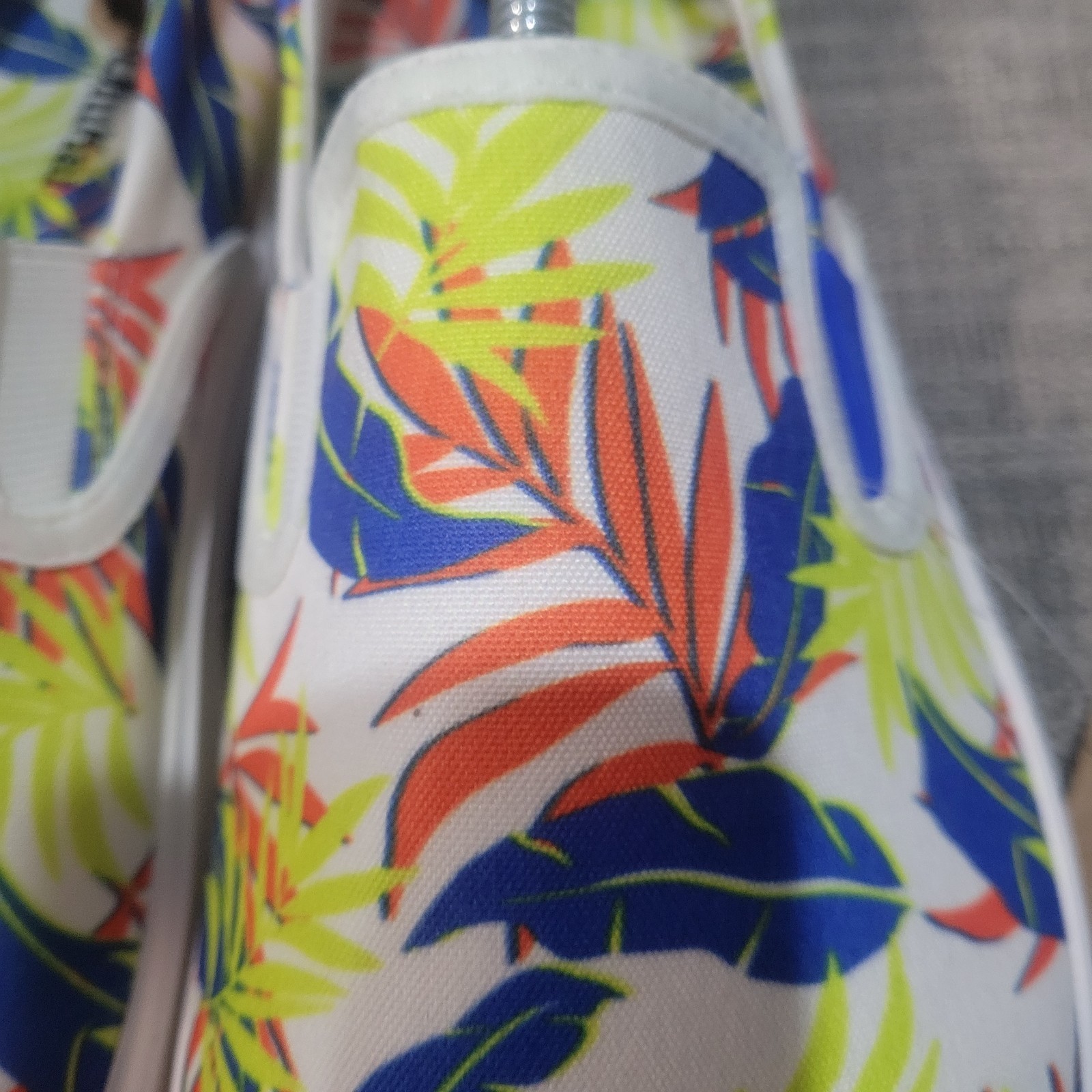 OluKai Lae’ahi Pa’i Men’s Size 10 Swell/Aloha Shoes Floral