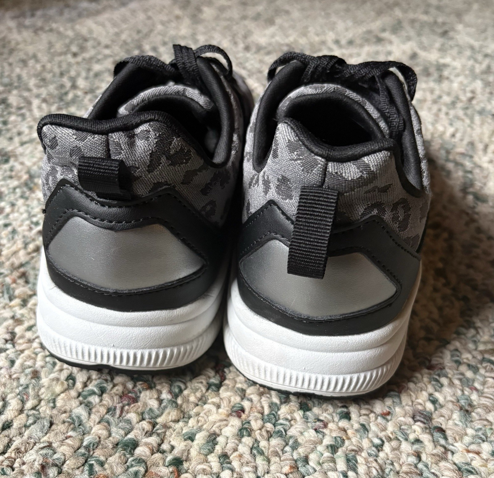Avia Women’s Sneakers, Size 9 1/2, Memory Foam