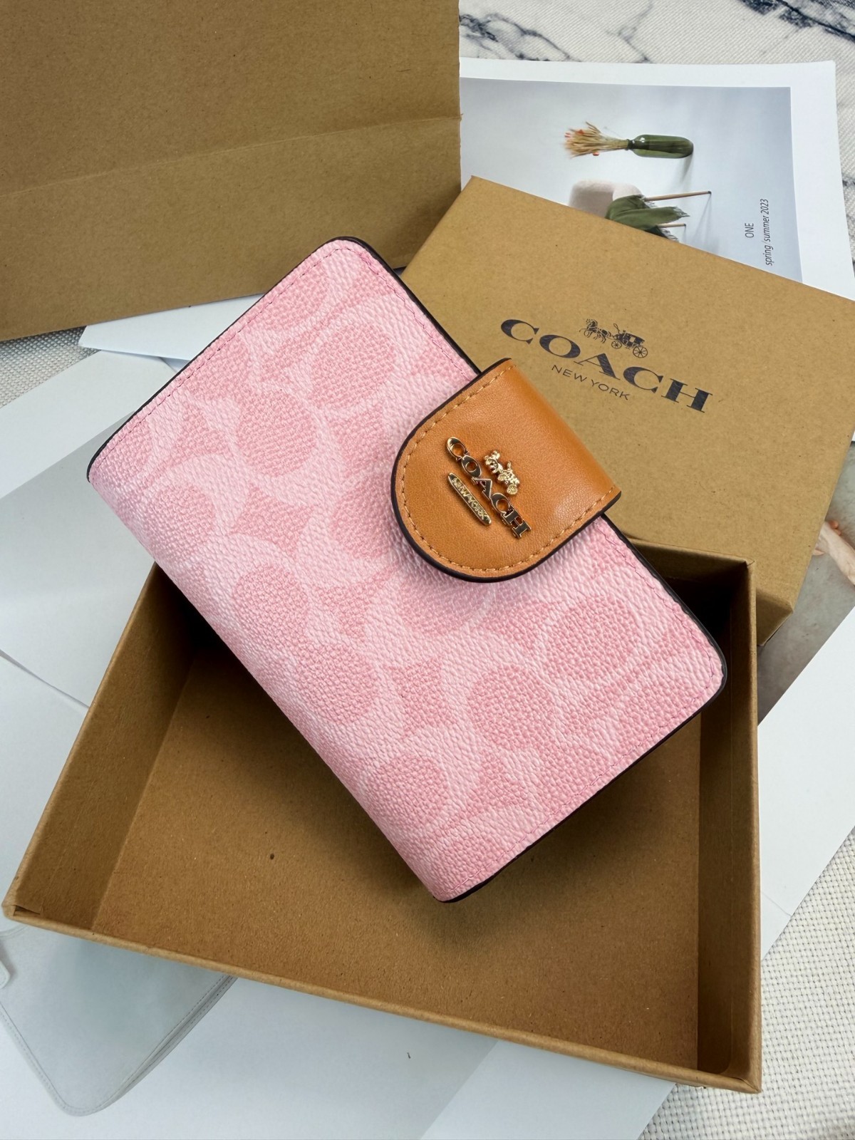 CEC29 Medium Corner Zip Wallet In Signature Canvas Powder Pink