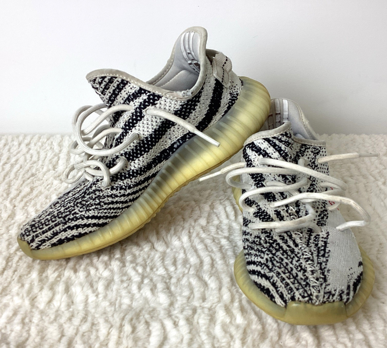 Adidas Yeezy Shoes V2 Boost 350 Men’s Size 7 Low Zebra, Moderate Wear