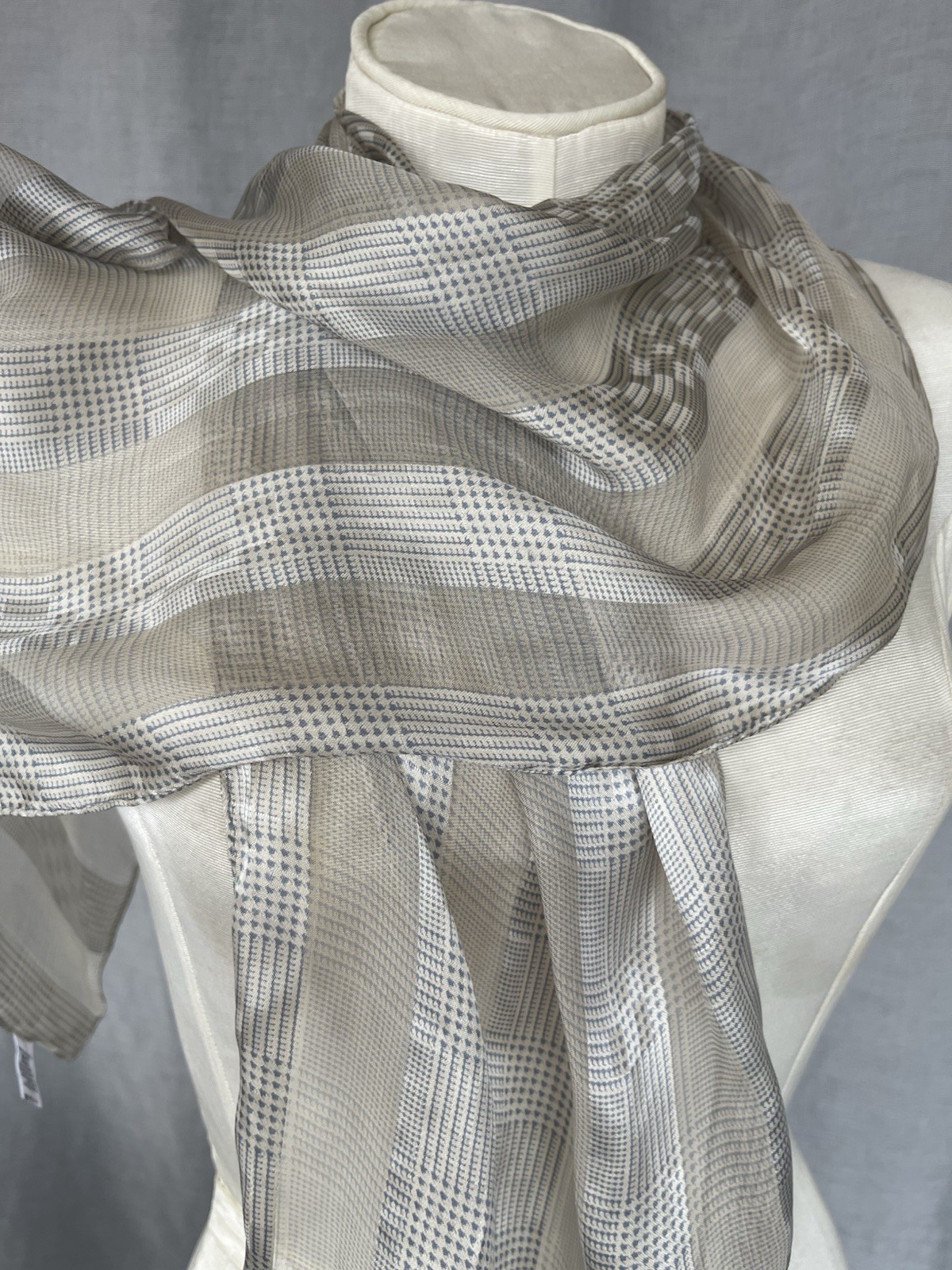 Echo New York Plaid Scarf Sheer Houndstooth Oblong Wrap Grey Beige Neutral Check