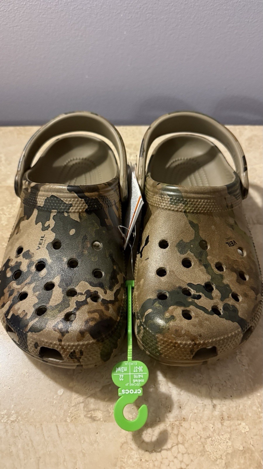 Authentic Crocs Veil Comfort Classic Clogs Size: Men 4 / Women 6 Camo Green New