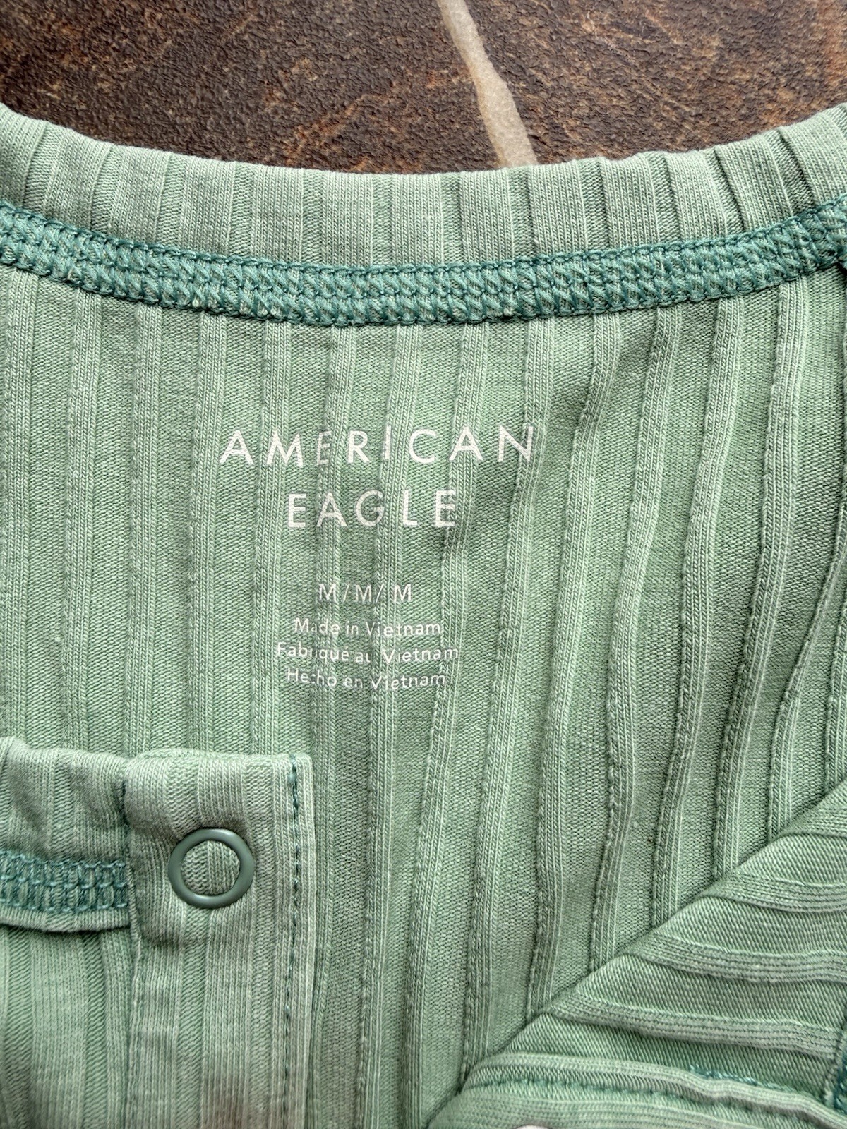 American Eagle Women’s Green Solid Ribbed Knit Henley Button Cap Sleeve Tee M