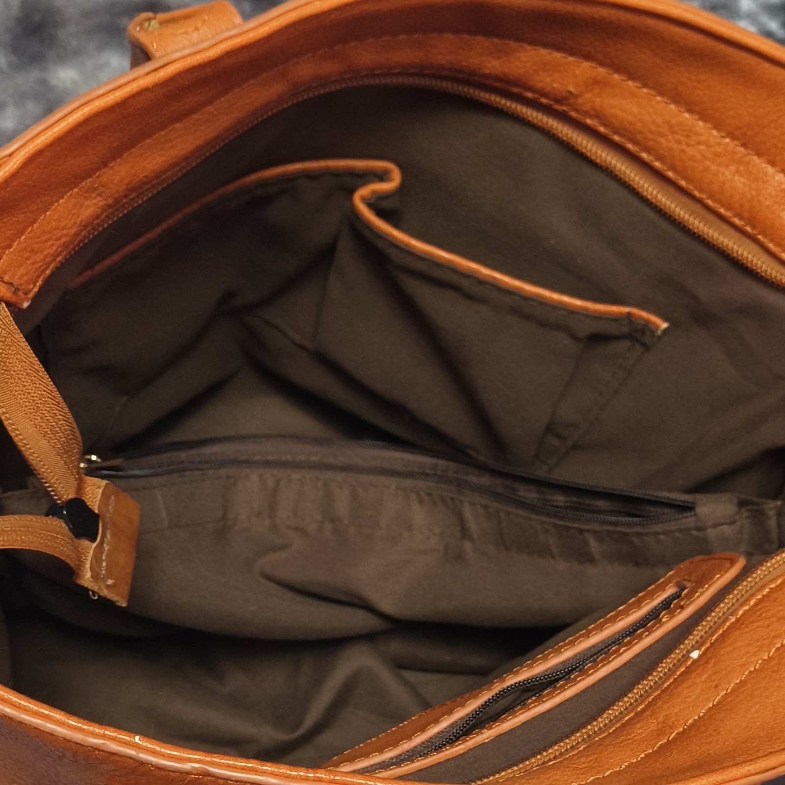 Women’s Large Brown Satchel Top Handle Zip Gold Hardware Detachable Strap