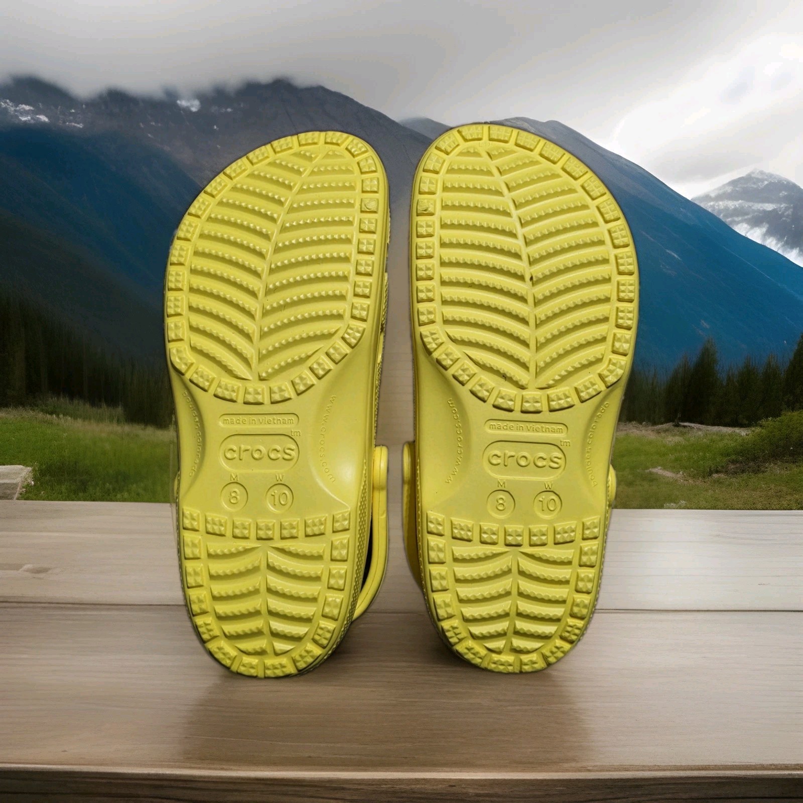 NEW Crocs Unisex Classic Lemon Citron ~ Men’s 7/ Women’s 9 US