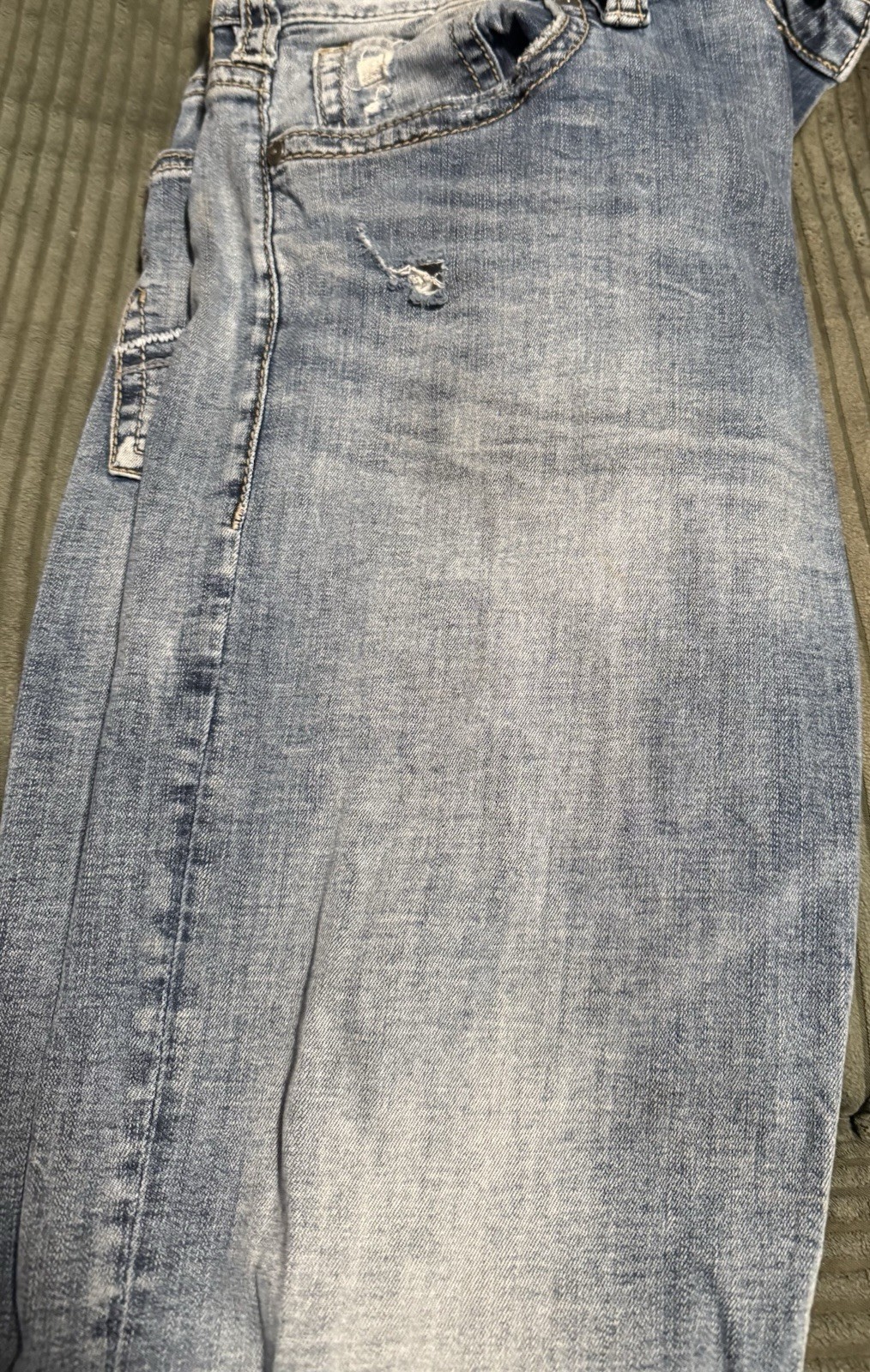 Men’s Silver Brand Jeans (Hardly Worn) Beautiful Distressed Look. 36×34 🔥🔥🔥